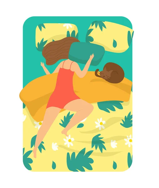 Ontspannende vrouw karakter slapen met kat comfortabel zacht bed, jong meisje houden kussen platte vector illustratie, geïsoleerd op wit. — Stockvector