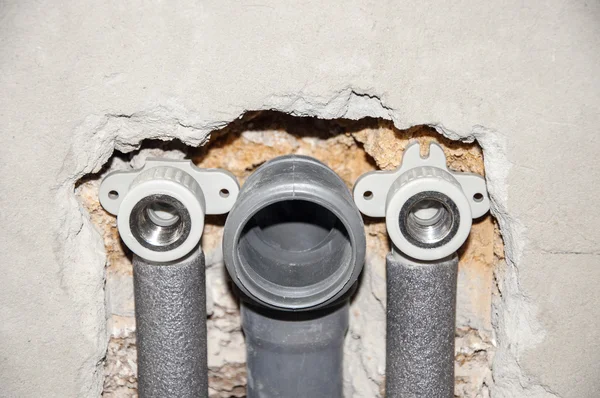 衛生用管をインストールします 職場配管工事 配管のインストール — ストック写真