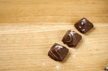 Çikolata deniz tuzu ile.