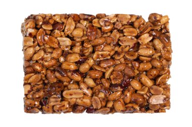 Beyaz arka planda fıstıktan yapılan ev yapımı kozinaki.