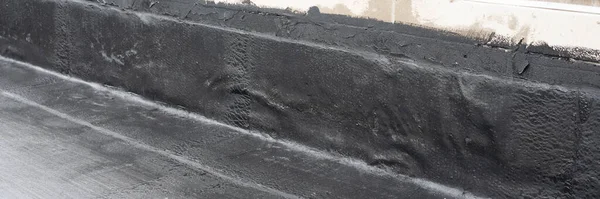 Waterdicht plat dakterras met roll bitumen — Stockfoto