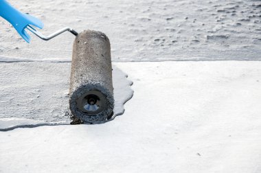 Çatı ustası alt resim bitüm praimer t tarafından beton yüzeyinde