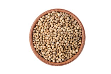 kişniş tohumu beyaz arka plan üzerinde izole bir ahşap kase