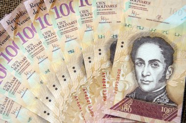 100 Venezuelan bolivares bank note clipart