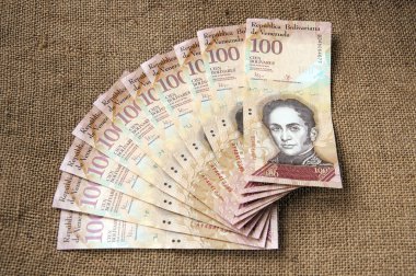 100 Venezuelan bolivares bank note clipart