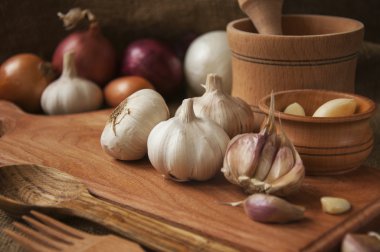 Yönetim Kurulu, Sivas'tan üzerinde yakın çekim kesme üzerinde sarımsak. çuval bezi arka plan