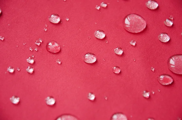 Wasserdichte Beschichtung von Textilien, Hintergrund mit Wassertropfen. — Stockfoto