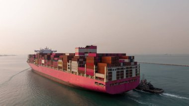 Deniz, küresel ticari lojistik ve küresel ticaret taşımacılığı konteyner gemisi, konteyner gemisi, konteyner gemisi nakliyat ithalat ihracat lojistik tedarik zinciri.