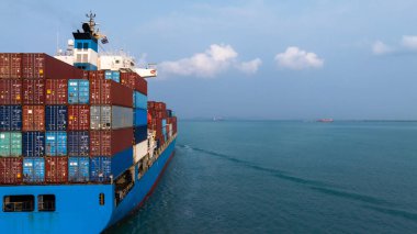 Deniz, küresel ticari lojistik ve küresel ticaret taşımacılığı konteyner gemisi, konteyner gemisi, konteyner gemisi nakliyat ithalat ihracat lojistik tedarik zinciri.