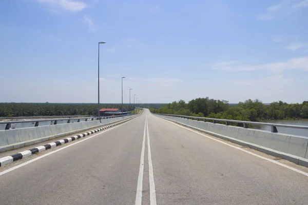 Estrada rural rodovia para viagem de carro de velocidade, rota de ponte de liberdade vazia para viagem de movimento — Fotografia de Stock