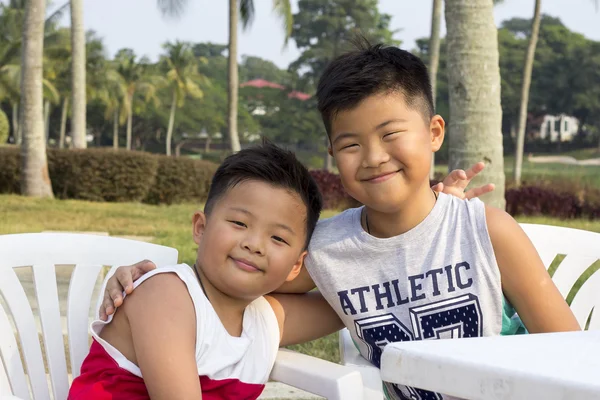 Feliz asiático criança desfrutar verão férias, família férias viagem com menino juntos lazer diversão — Fotografia de Stock