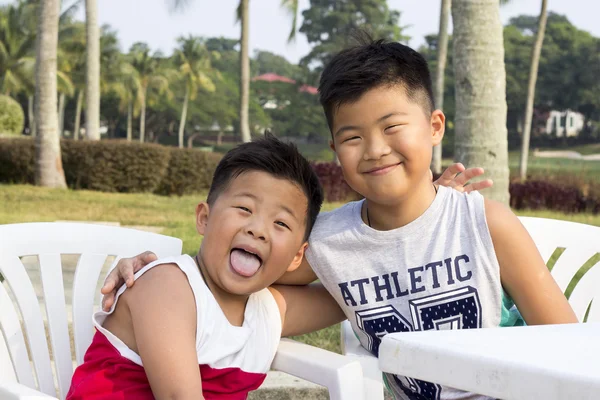 Mutlu Asyalı çocuk keyfini yaz tatili, Aile tatil seyahat trip çocukla birlikte eğlence eğlenceli Telifsiz Stok Fotoğraflar