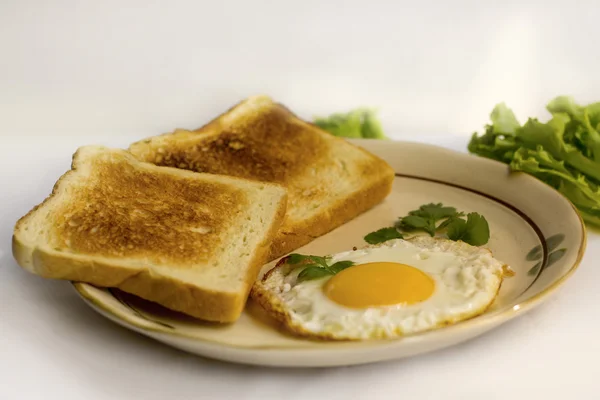 Healthy breakfast fried egg yellow yolk, toast bread, sausage, vegetable in morning — Stock Photo, Image