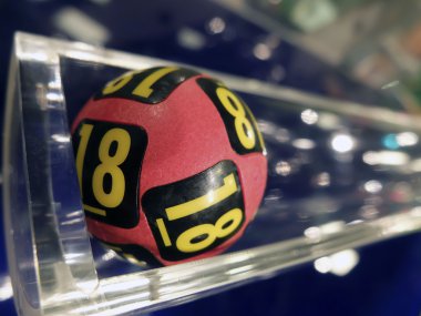 Kazanan numara ayıklama sırasında piyango topları