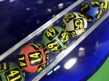 Kazanan numara ayıklama sırasında piyango topları