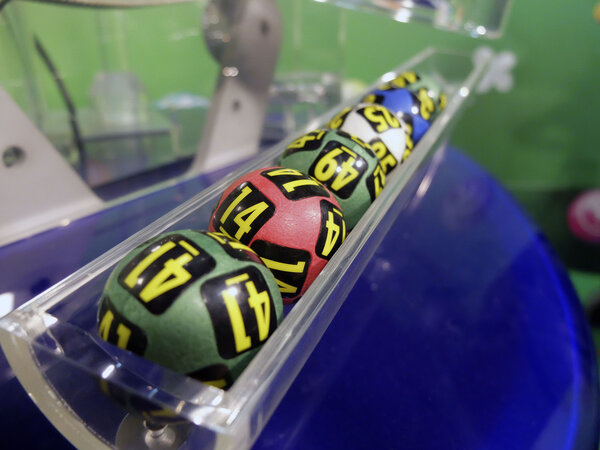 Лотерейные шары при извлечении выигрышных номеров
