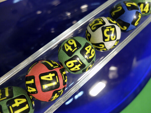 Лотерейные шары при извлечении выигрышных номеров
