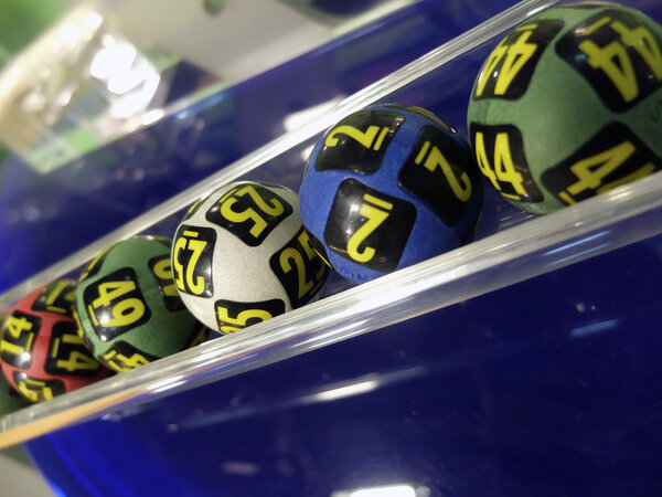 Лотерейные шары при извлечении выигрышных номеров
