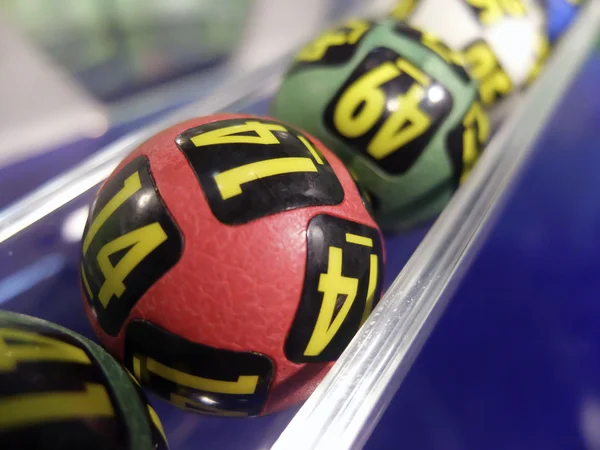 Loterie míčků během extrakce vylosovaných čísel — Stock fotografie