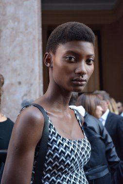 Milano Moda Haftası sırasında model