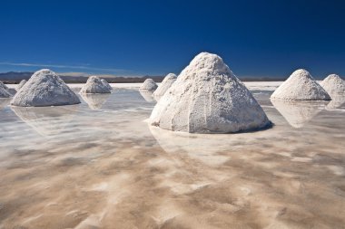 Salar de Uyuni tuz yığınları