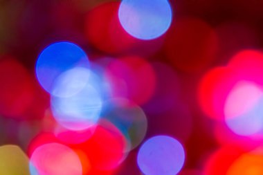 Kırmızı ve mor tatil bokeh. Soyut Noel şenlik arka planı.