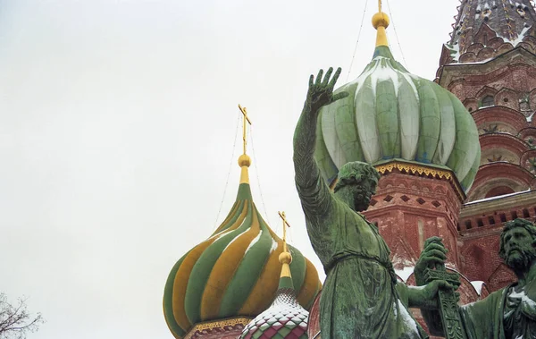 Minin Pozharsky Monument Famous Saint Basil Cathedral Red Square Moscow — Stock Photo, Image