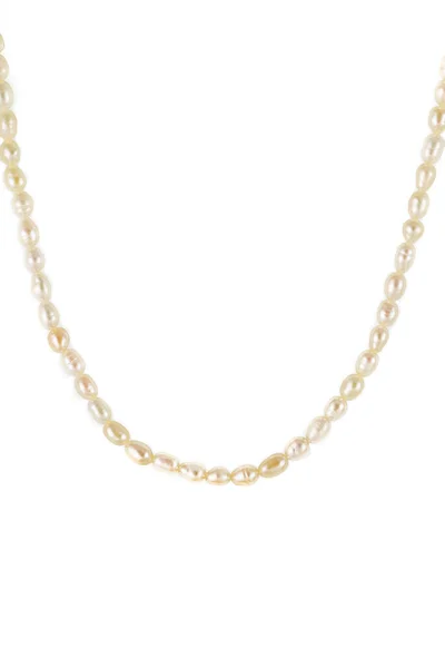 Colier Elegant Perle Fundal Alb Bijuterii Frumoase Pentru Femei — Fotografie, imagine de stoc