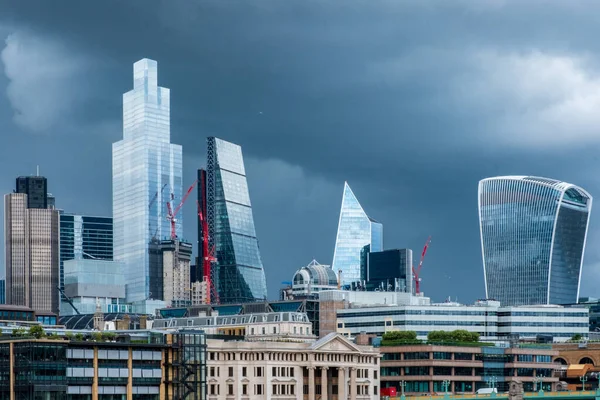 City London Busines District Shiny Skyscrapers Set Dramatic Stormy Sky — Zdjęcie stockowe