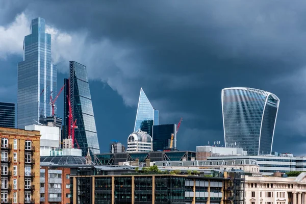 City London Busines District Shiny Skyscrapers Set Dramatic Stormy Sky — Zdjęcie stockowe
