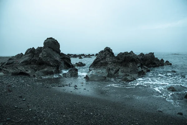 Скелі на березі моря в Pomos, Кіпр — стокове фото