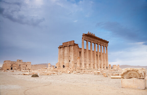 Руины древнего города Пальмира, Сирийская пустыня
