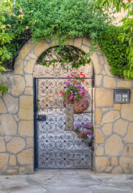 Demir kapı, Lefkoşa, Kıbrıs ile güzel bir geleneksel ev giriş