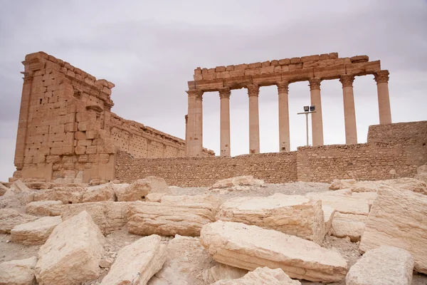 Руины древнего города Пальмира, Сирийская пустыня — стоковое фото