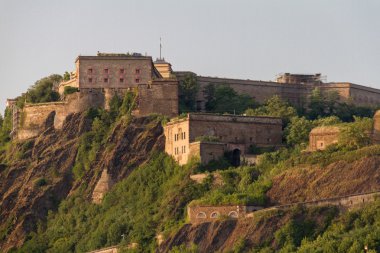 Ehrenbreitstein kale, Koblenz, Almanya öğleden sonra ışık boğulmuş