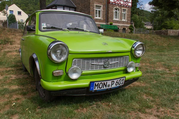 Doğu Alman plastik eski model Trabant araba Munstermaifeld, Almanya — Stok fotoğraf