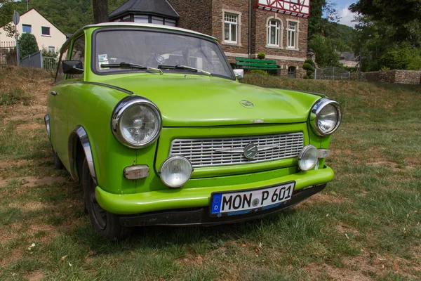 Voiture Trabant vintage en plastique est-allemand à Munstermaifeld, Allemagne — Photo