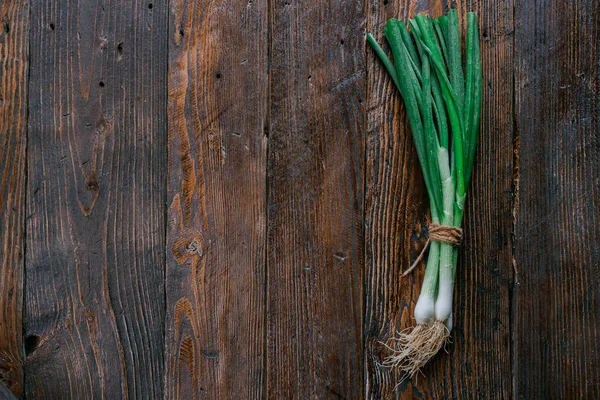 Green Onions on a wooden background — Stock Photo, Image