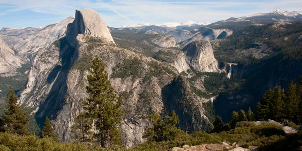 Half Dome i Yosemite Highlands — Zdjęcie stockowe