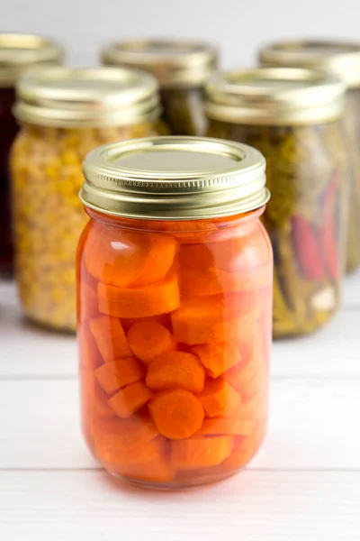 Uma Variedade Várias Frutas Legumes Que Foram Enlatados Casa — Fotografia de Stock