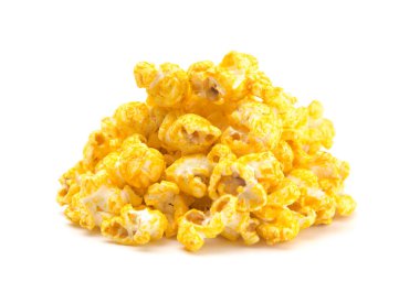 Beyaz arka planda aromalı Peynirli Patlamış Mısır