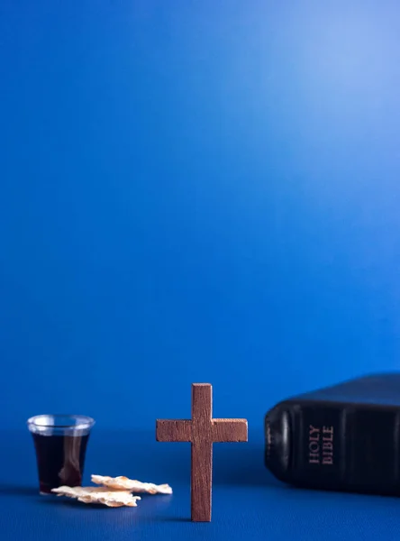 Σύμβολα Του Χριστιανισμού Και Της Κοινωνίας Μπλε Φόντο — Φωτογραφία Αρχείου