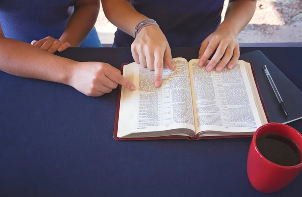 Friend Helping Someone Study Bible — Stock Photo, Image