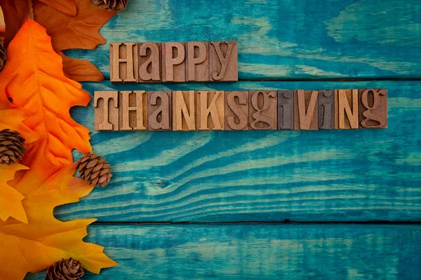 Happy Thanksgiving Hintergrund Mit Herbstblättern Auf Blauem Holz — Stockfoto