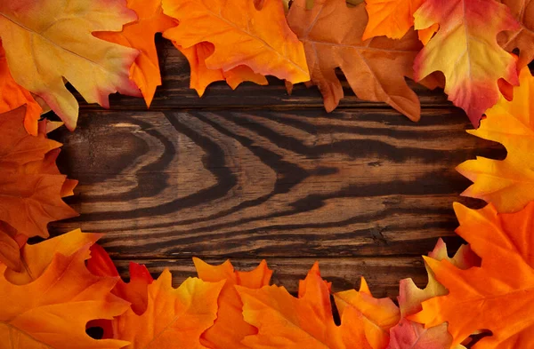 Fall Leaf Board Ett Mörkbrunt Bord — Stockfoto
