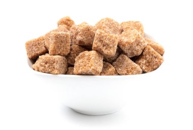 Beyaz Arkaplanda Esmer Şeker Küpleri