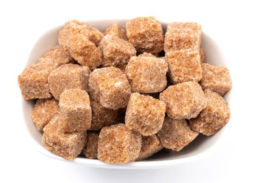 Beyaz Arkaplanda Esmer Şeker Küpleri