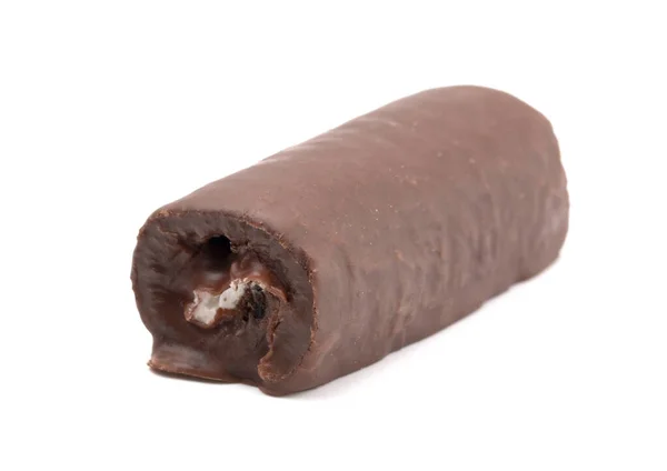 Chocolate Cake Roll Pada Latar Belakang Putih — Stok Foto