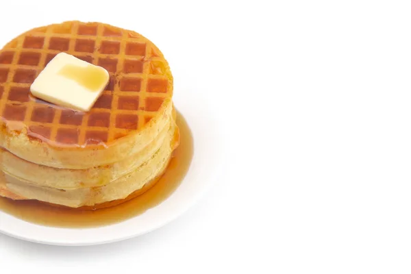 Gaufres Rondes Prêtes Pour Petit Déjeuner Sur Fond Blanc — Photo