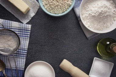 Koyu Sayfalar Masasında Pişirme Arkaplanı